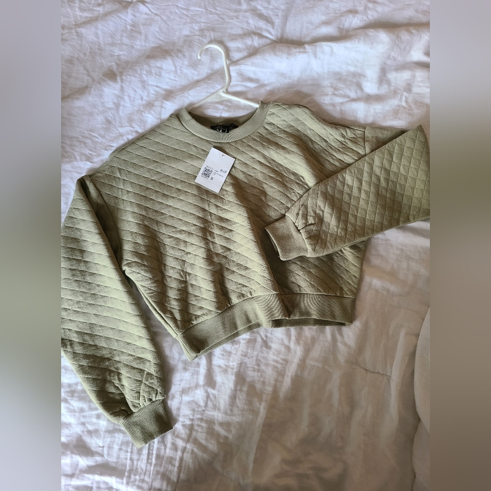 Green crop sweatshirt